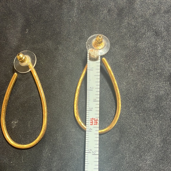 Classy Earrings - Picture 5 of 5